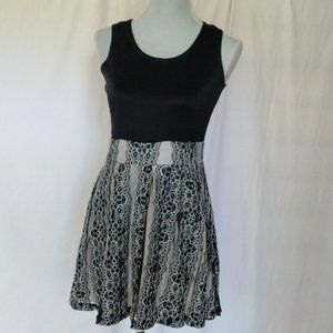 Just2Cote Black and White Black White Sleeveless Mini Flowy Party Dress 12